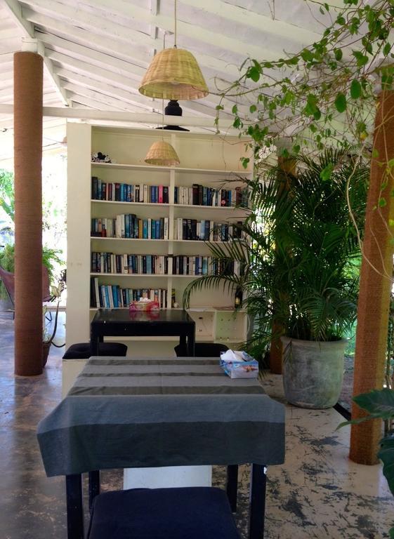 Fire Dragon Hideaway Hotel เนกอมโบ ภายนอก รูปภาพ