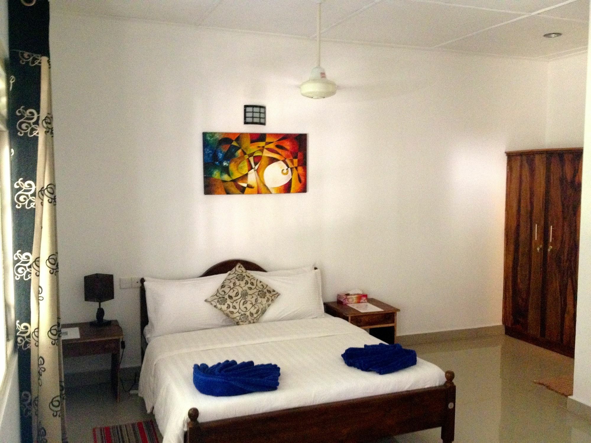 Fire Dragon Hideaway Hotel เนกอมโบ ภายนอก รูปภาพ
